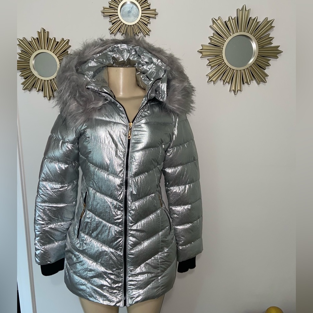 Super cute Metallic coat with fur hood size Large